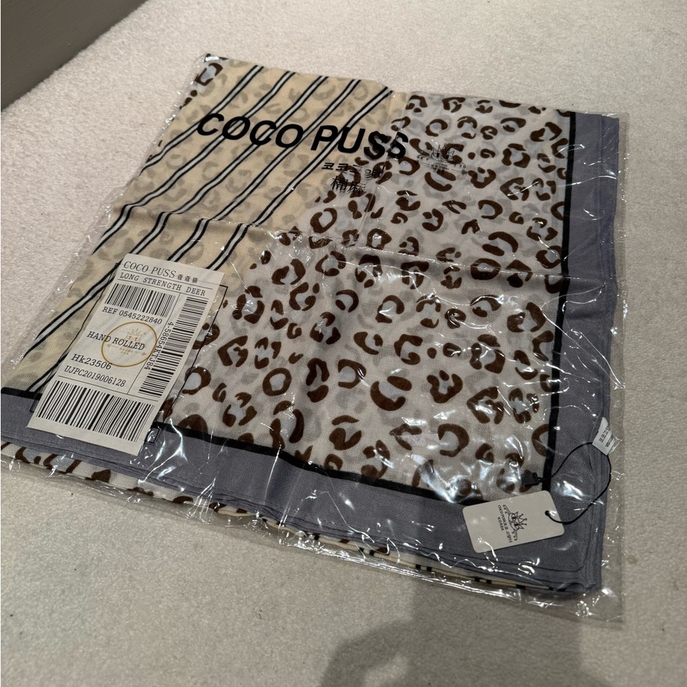 BNWT Large Lightweight Scarf or Wrap
